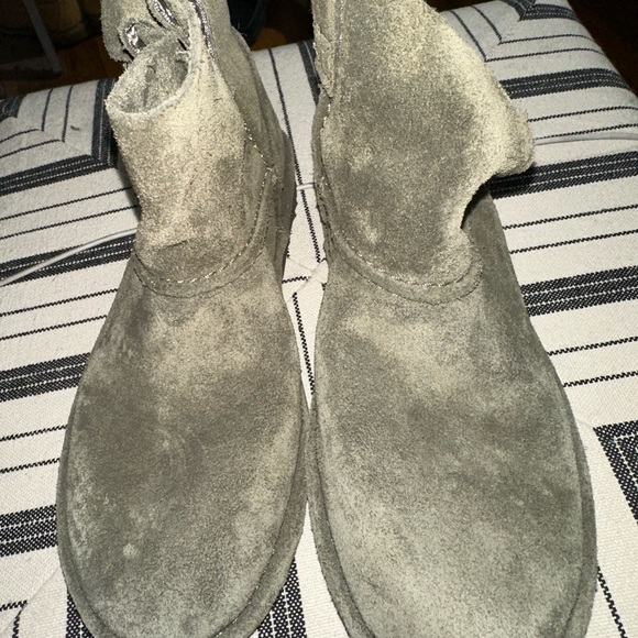 Ugg boots sz-5. Suede Olive - Picture 2 of 7